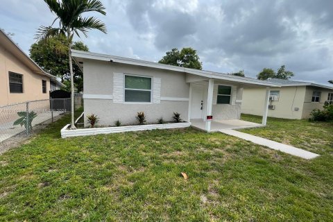 Villa ou maison à vendre à North Miami Beach, Floride: 3 chambres, 133.04 m2 № 1236249 - photo 1