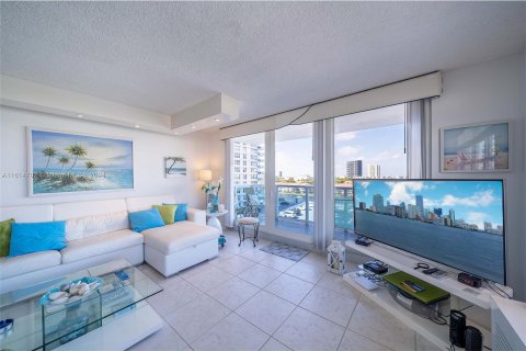 Condominio en venta en Hollywood, Florida, 2 dormitorios, 123.84 m2 № 1236288 - foto 17