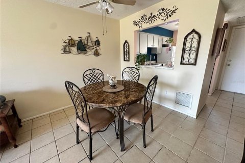 Condo in Port Richey, Florida, 1 bedroom  № 1434485 - photo 11