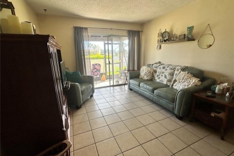 Condo in Port Richey, Florida, 1 bedroom  № 1434485 - photo 14