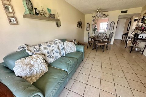 Condo in Port Richey, Florida, 1 bedroom  № 1434485 - photo 12