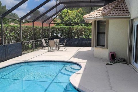House in Coconut Creek, Florida 4 bedrooms, 228.82 sq.m. № 1223600 - photo 2