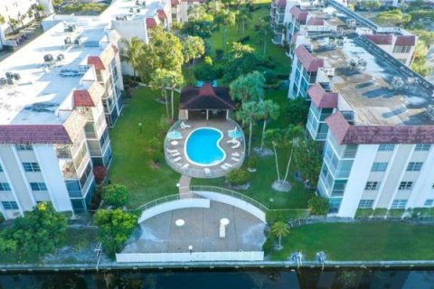 Condo in Lauderhill, Florida, 1 bedroom  № 1223602 - photo 2