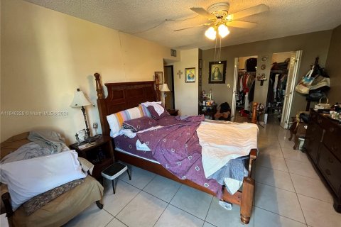 Condo in Hallandale Beach, Florida, 2 bedrooms  № 1316162 - photo 27