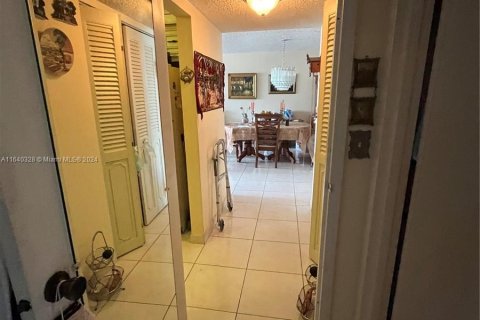 Copropriété à vendre à Hallandale Beach, Floride: 2 chambres, 104.98 m2 № 1316162 - photo 24