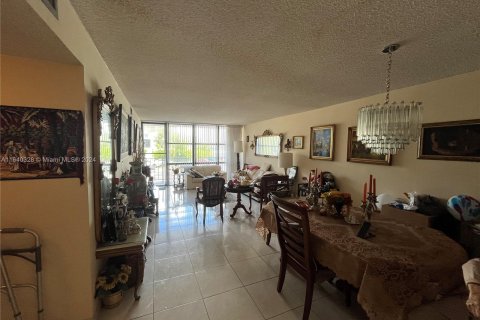 Copropriété à vendre à Hallandale Beach, Floride: 2 chambres, 104.98 m2 № 1316162 - photo 23