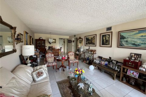 Condominio en venta en Hallandale Beach, Florida, 2 dormitorios, 104.98 m2 № 1316162 - foto 21