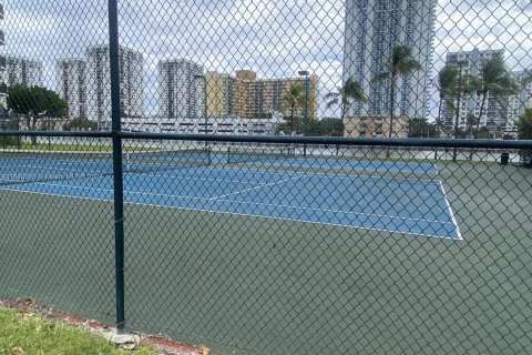 Condominio en venta en Hallandale Beach, Florida, 2 dormitorios, 104.98 m2 № 1316162 - foto 13