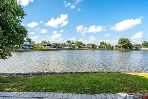 Villa ou maison à vendre à Tamarac, Floride: 3 chambres, 183.11 m2 № 1173071 - photo 3