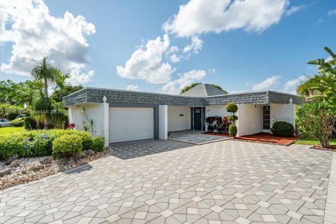 Casa en venta en Tamarac, Florida, 3 dormitorios, 183.11 m2 № 1173071 - foto 2