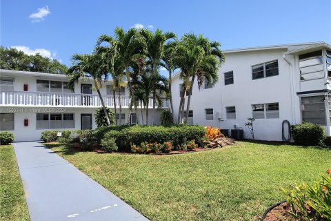 Condominio en venta en Deerfield Beach, Florida, 1 dormitorio, 65.03 m2 № 1092560 - foto 23