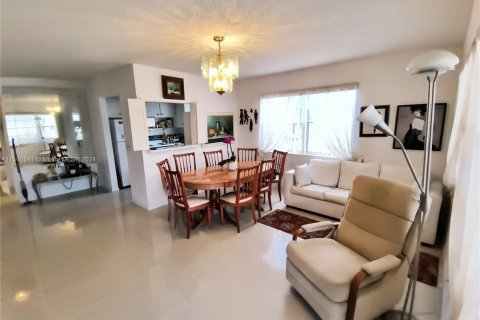 Condominio en venta en Deerfield Beach, Florida, 1 dormitorio, 65.03 m2 № 1092560 - foto 5