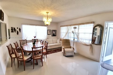 Condo in Deerfield Beach, Florida, 1 bedroom  № 1092560 - photo 2