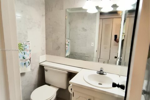 Condo in Deerfield Beach, Florida, 1 bedroom  № 1092560 - photo 13