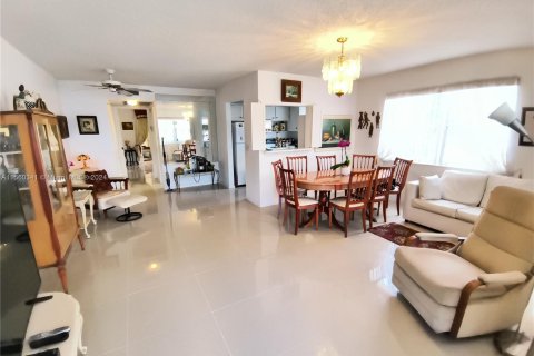 Condominio en venta en Deerfield Beach, Florida, 1 dormitorio, 65.03 m2 № 1092560 - foto 1