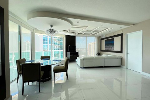 Condo in Sunny Isles Beach, Florida, 3 bedrooms  № 1099966 - photo 18