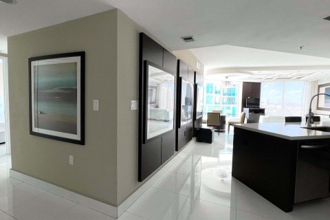 Condominio en venta en Sunny Isles Beach, Florida, 3 dormitorios, 135.73 m2 № 1099966 - foto 13