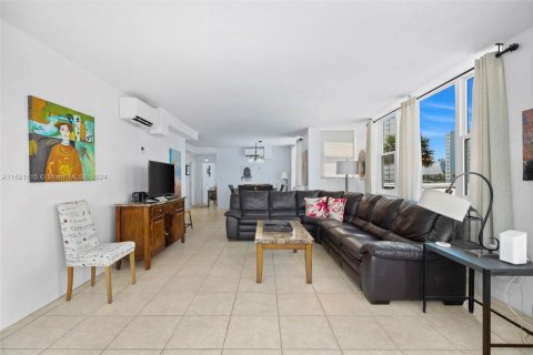 Copropriété à vendre à Pompano Beach, Floride: 2 chambres, 106.84 m2 № 1181393 - photo 3