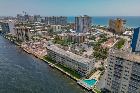 Copropriété à vendre à Pompano Beach, Floride: 2 chambres, 106.84 m2 № 1181393 - photo 13