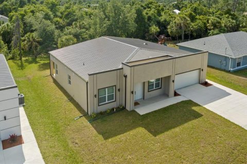 House in North Port, Florida 3 bedrooms, 189.99 sq.m. № 1150142 - photo 3