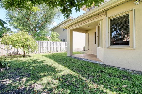 Villa ou maison à vendre à Pembroke Pines, Floride: 4 chambres, 251.95 m2 № 1080525 - photo 1