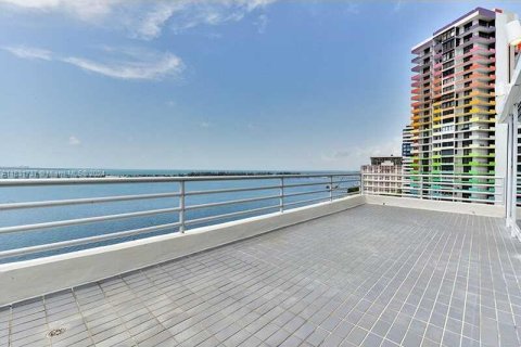 Condominio en venta en Miami, Florida, 4 dormitorios, 224.08 m2 № 1004210 - foto 4