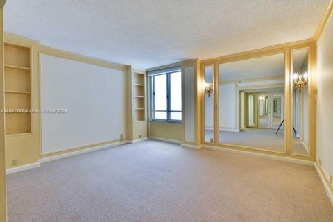 Condo in Miami, Florida, 4 bedrooms  № 1004210 - photo 10