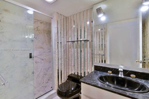 Condominio en venta en Miami, Florida, 4 dormitorios, 224.08 m2 № 1004210 - foto 9