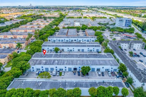 Propiedad comercial en venta en Hialeah, Florida № 1281661 - foto 7