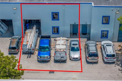 Commercial property in Hialeah, Florida № 1281661 - photo 16