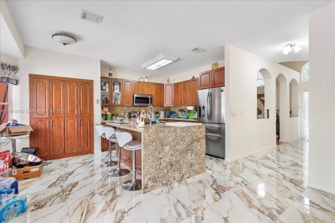 Villa ou maison à vendre à Pembroke Pines, Floride: 4 chambres, 205.13 m2 № 596721 - photo 14