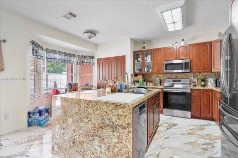 Villa ou maison à vendre à Pembroke Pines, Floride: 4 chambres, 205.13 m2 № 596721 - photo 15