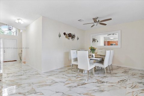 Villa ou maison à vendre à Pembroke Pines, Floride: 4 chambres, 205.13 m2 № 596721 - photo 18