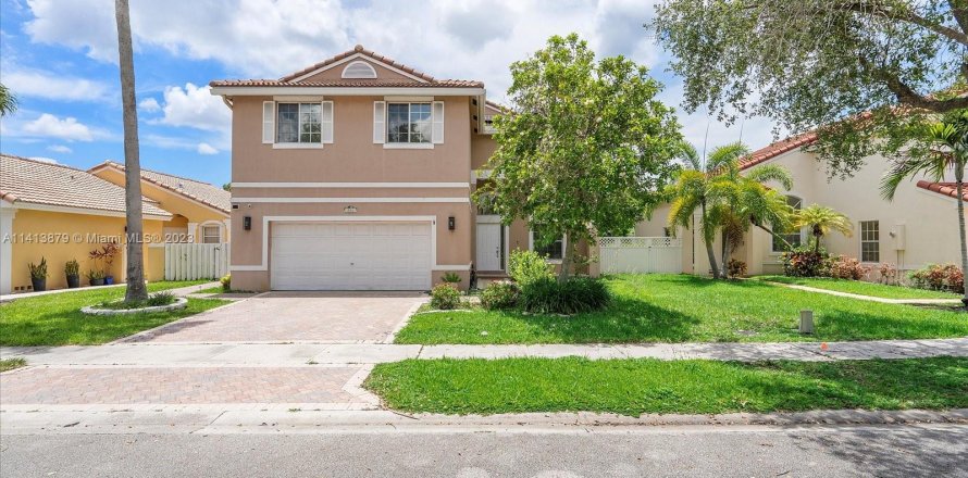 House in Pembroke Pines, Florida 4 bedrooms, 205.13 sq.m. № 596721