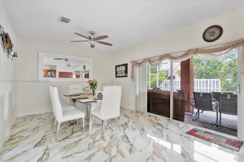 Villa ou maison à vendre à Pembroke Pines, Floride: 4 chambres, 205.13 m2 № 596721 - photo 17