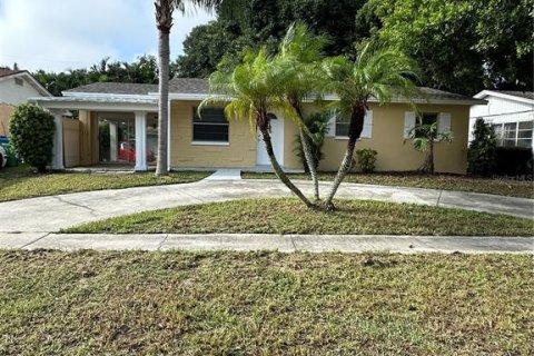 Villa ou maison à louer à Seminole, Floride: 3 chambres, 114.83 m2 № 1351411 - photo 1