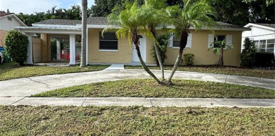 House in Seminole, Florida 3 bedrooms, 114.83 sq.m. № 1351411