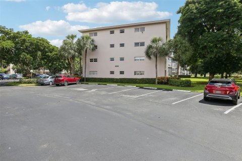 Condominio en venta en Coconut Creek, Florida, 1 dormitorio, 68.93 m2 № 1345550 - foto 25