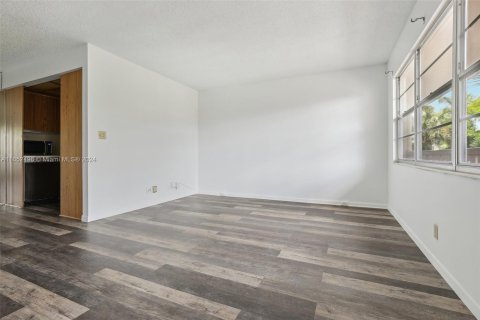 Copropriété à vendre à Coconut Creek, Floride: 1 chambre, 68.93 m2 № 1345550 - photo 11