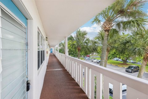 Copropriété à vendre à Coconut Creek, Floride: 1 chambre, 68.93 m2 № 1345550 - photo 2