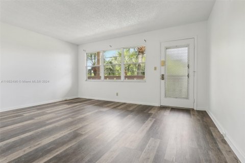 Copropriété à vendre à Coconut Creek, Floride: 1 chambre, 68.93 m2 № 1345550 - photo 19