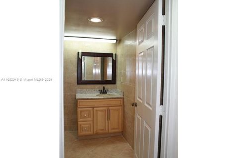 Condominio en alquiler en Lauderhill, Florida, 2 dormitorios, 102.19 m2 № 1345482 - foto 9