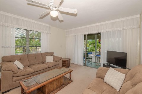 Condo in Oakland Park, Florida, 2 bedrooms  № 1293383 - photo 13