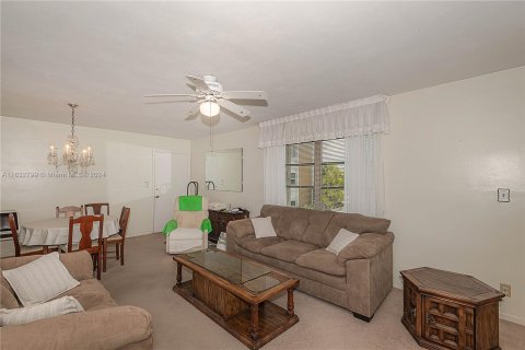 Condo in Oakland Park, Florida, 2 bedrooms  № 1293383 - photo 14