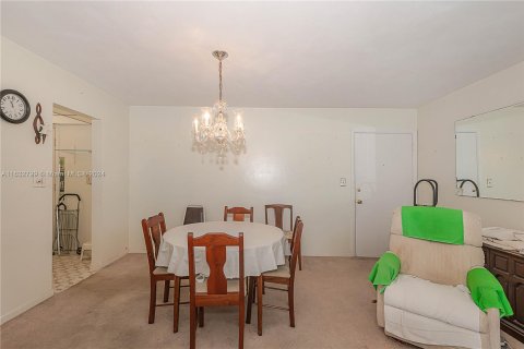 Condo in Oakland Park, Florida, 2 bedrooms  № 1293383 - photo 11