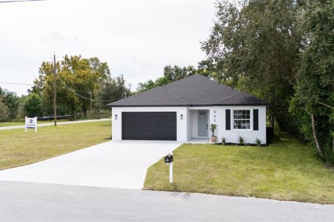 House in Winter Haven, Florida 3 bedrooms, 143.07 sq.m. № 1371954 - photo 2