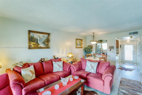 Condo in Sunrise, Florida, 2 bedrooms  № 1318774 - photo 9