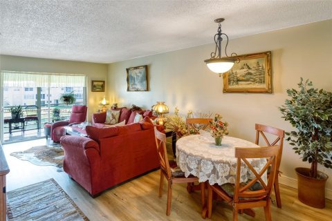 Condo in Sunrise, Florida, 2 bedrooms  № 1318774 - photo 7