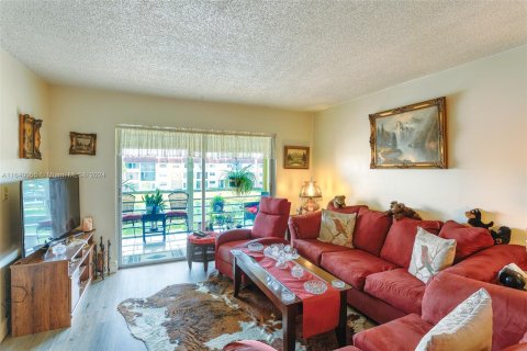 Condo in Sunrise, Florida, 2 bedrooms  № 1318774 - photo 12