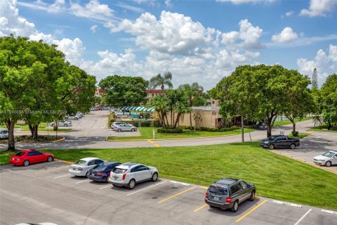 Condo in Sunrise, Florida, 2 bedrooms  № 1318774 - photo 20